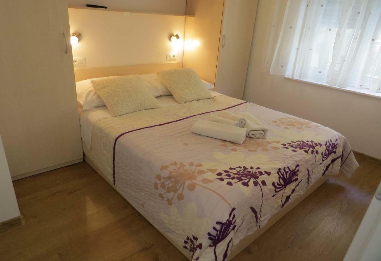Apartman Jakir Baška Voda Eksteriør billede